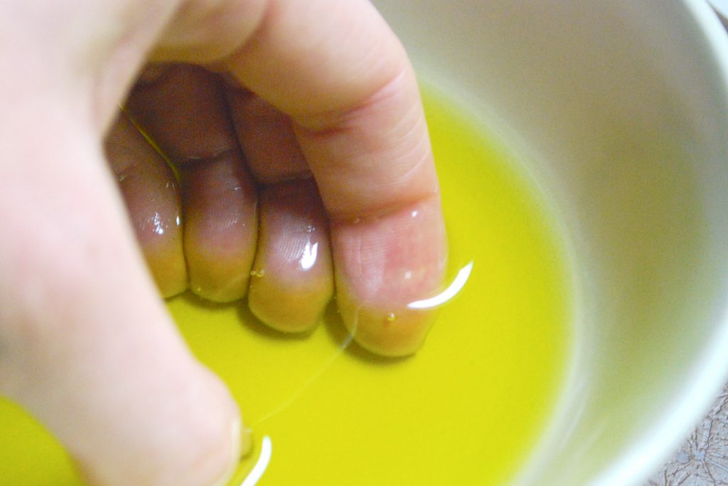 Nail-with-Olive-oil