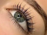 Does eyelash curler harm lashes? Safe ways of obtaining coquettish look